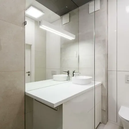 Exclusive Trendy * ワルシャワ